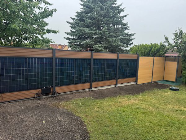 PVENCE Flex Solarzaun in einem Garten