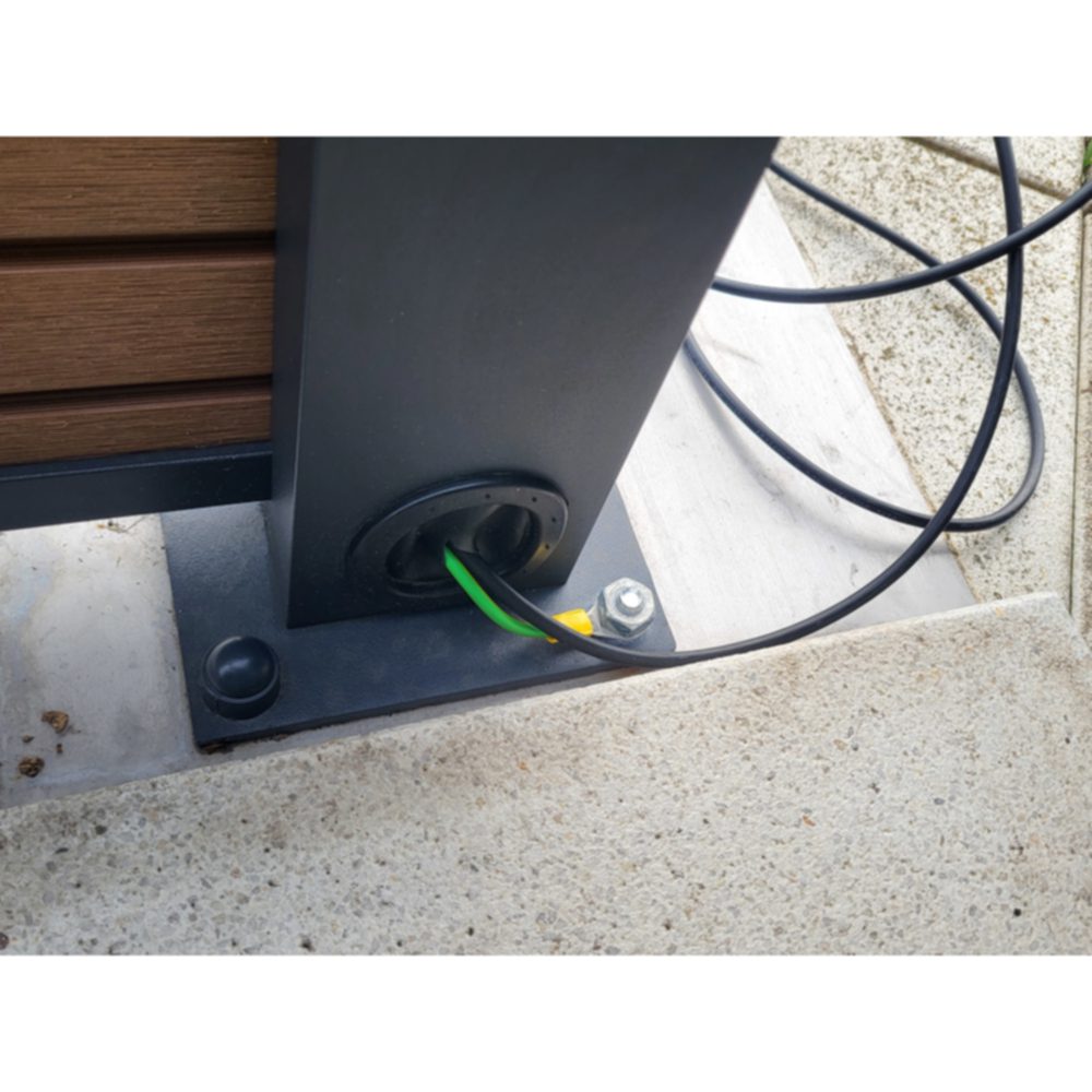 Produktbild: Kabelausgang am unteren Pfosten Solarzaun