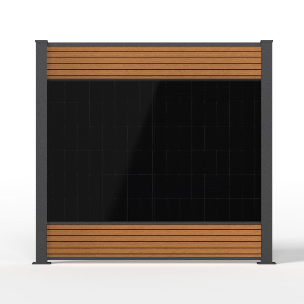Das FlexPVence Solarzaun 2,0 x 1,84 m Zaunfeld mit PV Modul verfügt über ein zentrales PV-Paneel aus schwarzem Glas, das oben und unten von horizontalen Holzlatten und vertikalen dunkelgrauen Metallpfosten auf jeder Seite eingerahmt wird.